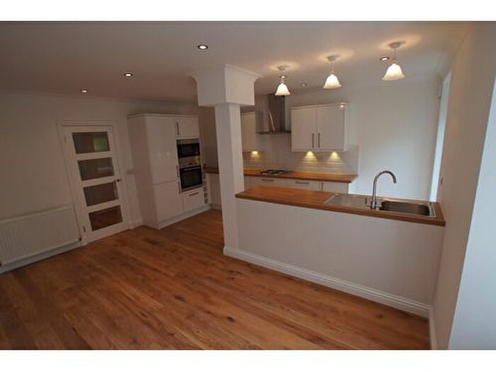 2 Bedroom Flat To Rent In Grove Street, Edinburgh, EH3