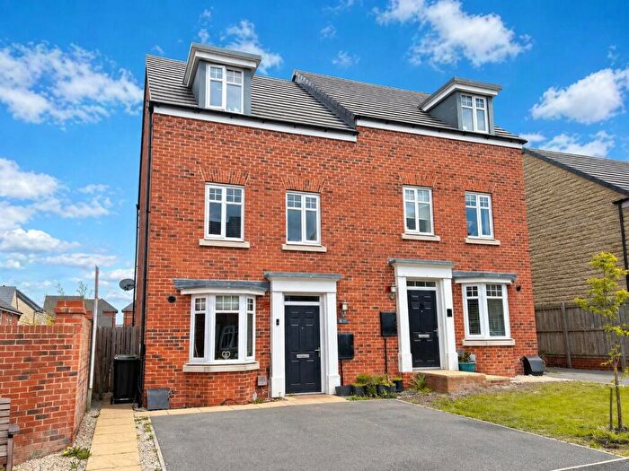4 Bedroom Semi-Detached House For Sale In Ridge Lane, Birkenshaw, Bradford, West Yorkshire, BD11