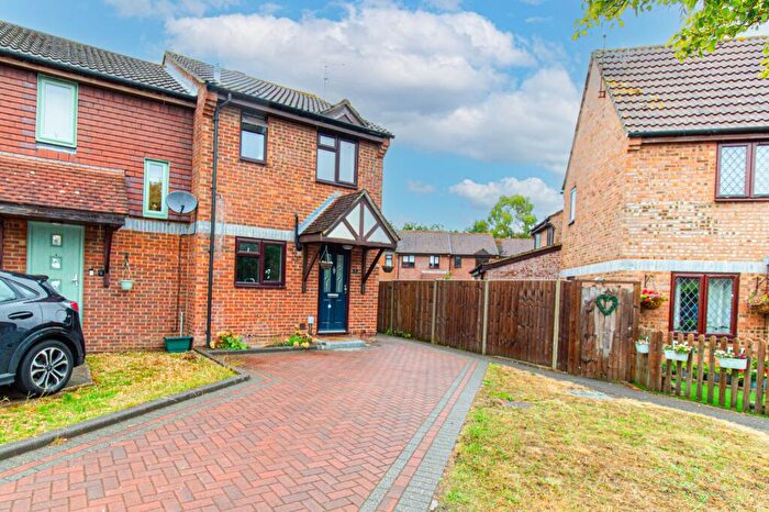 2 Bedroom End Of Terrace House For Sale In Colbred Corner, Fleet, GU51