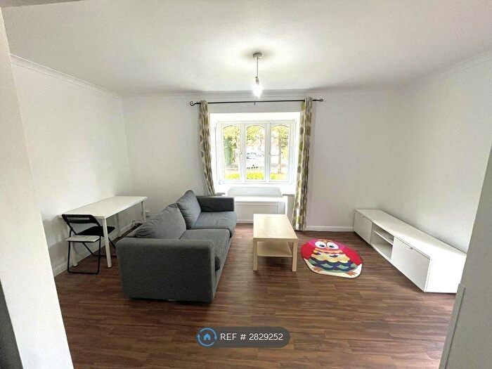 1 Bedroom Flat To Rent In Sarah Court, Northolt, UB5