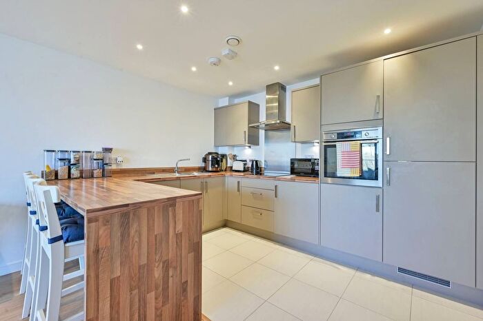 2 Bedroom Flat For Sale In Kingston Road, Wimbledon, London, SW20