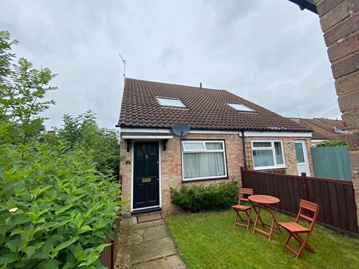 2 Bedroom End Of Terrace House For Sale In Harvest Mead, Hatfield, AL10