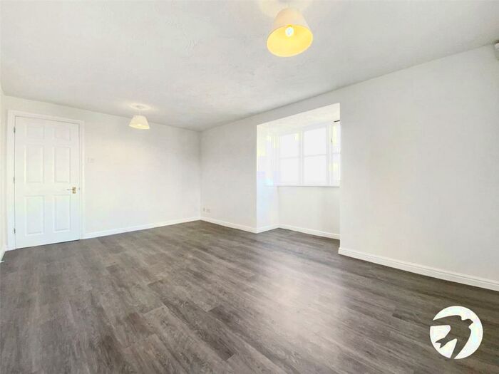 2 Bedroom Flat To Rent In Chandlers Drive, Erith, Kent, DA8