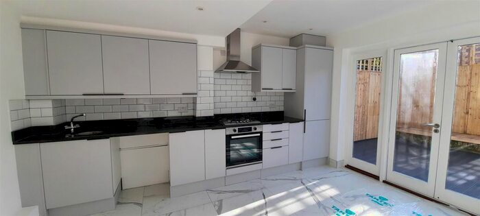 2 Bedroom Flat To Rent In Bracewell Road, London, W10
