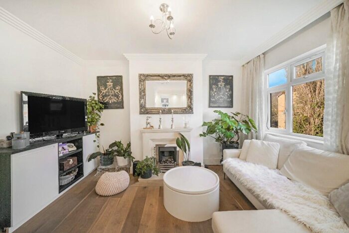 2 Bedroom Maisonette For Sale In Cavendish Avenue, Harrow, HA1