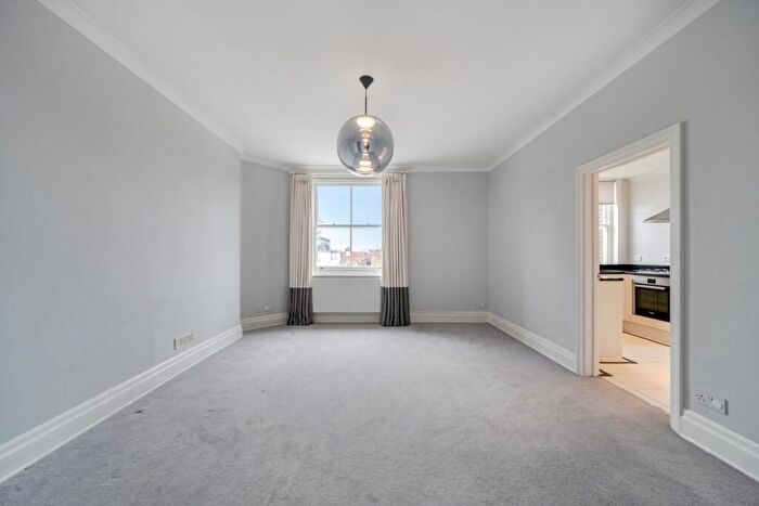 2 Bedroom Flat To Rent In Park Walk London, SW10