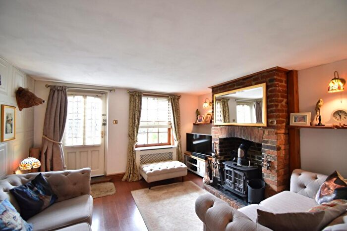 1 Bedroom Cottage For Sale In Headcorn Road, Platts Heath, ME17