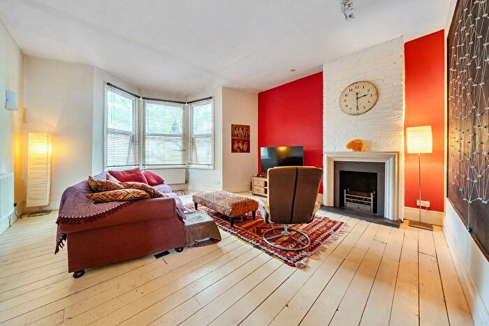 3 Bedroom Maisonette For Sale In Acton Lane, Chiswick, London, W4