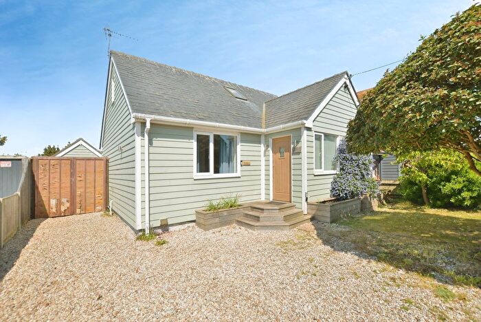 4 Bedroom Bungalow For Sale In Hardy Road, Greatstone, Kent, TN28