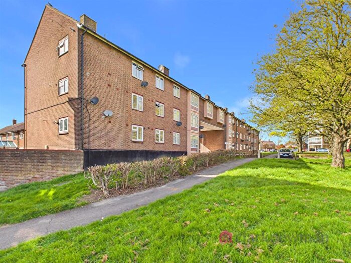 1 Bedroom Apartment For Sale In Quarry Spring, Harlow, CM20