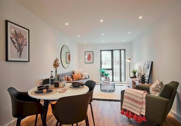 2 Bedroom Flat To Rent In Ilford Hill, Ilford, IG1