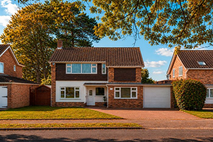 4 Bedroom Detached House For Sale In Peppard Road, Emmer Green, Reading, RG4