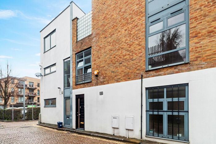 4 Bedroom Terraced House For Sale In Culford Mews, London, N1