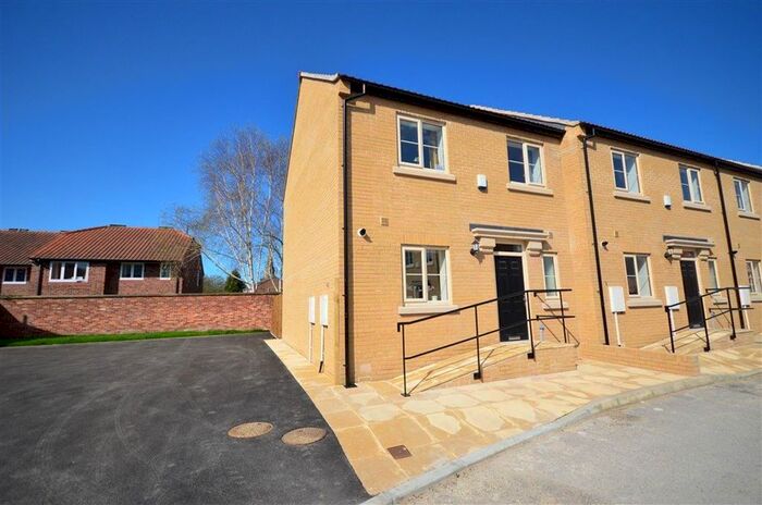 3 Bedroom Town House To Rent In St Marys Mews, Selby, YO8