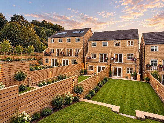 4 Bedroom Semi Detached House For Sale In Sycamore Grove, Eastburn, BD20