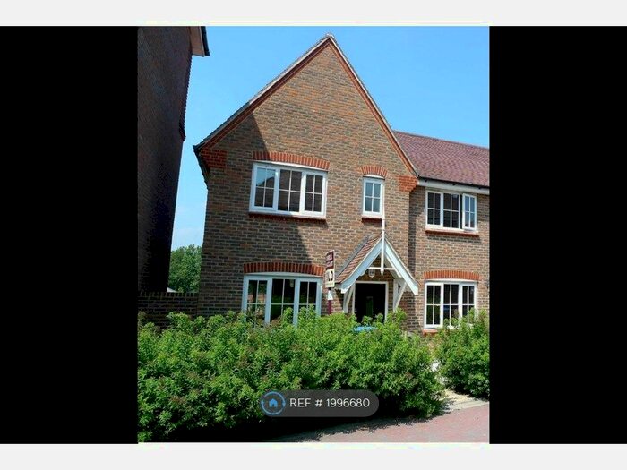 2 Bedroom End Of Terrace House To Rent In Highbank, Haywards Heath, RH16