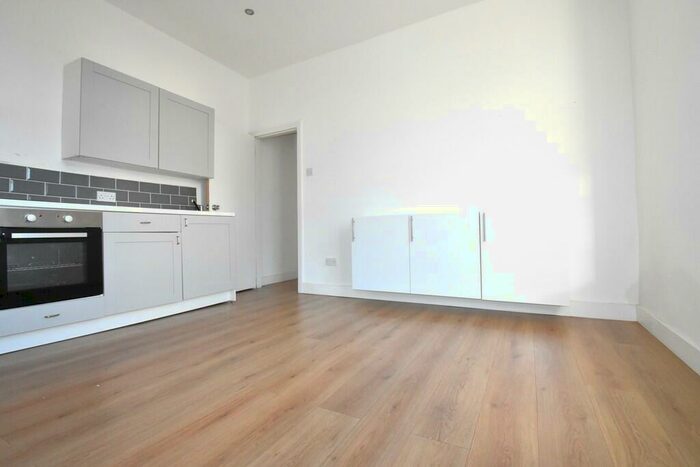 3 Bedroom Flat To Rent In Drayton Road, Portsmouth, PO2