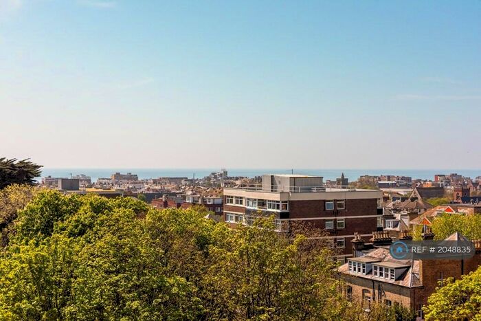 2 Bedroom Flat To Rent In The Drive, Hove, BN3