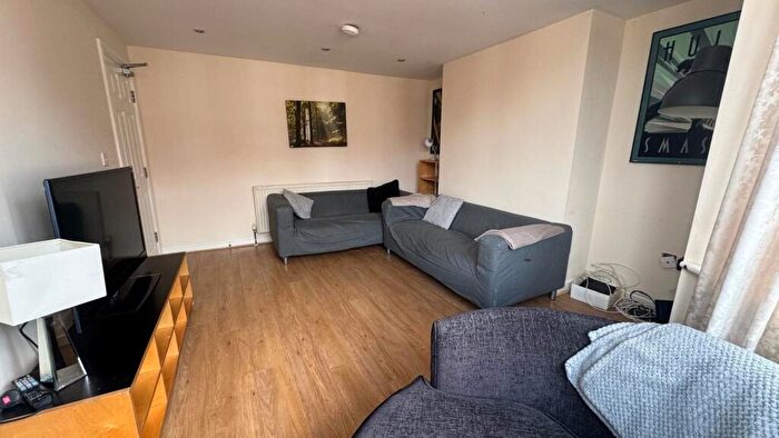 6 Bedroom Maisonette To Rent In Springbank Road, South Jesmond, Newcastle Upon Tyne, NE2