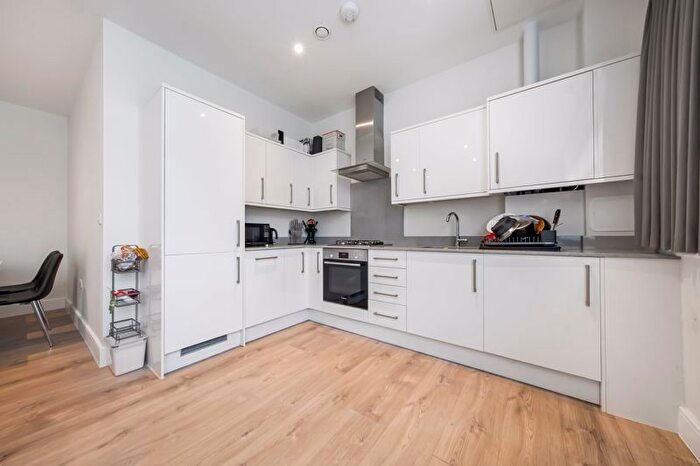 1 Bedroom Flat For Sale In Heron Drive, Langley, Slough, SL3