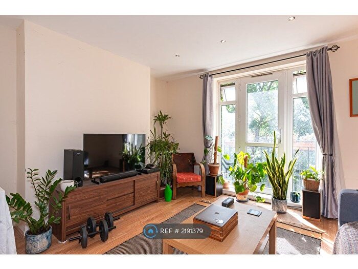 2 Bedroom Flat To Rent In Whitecliff House, London, SW18