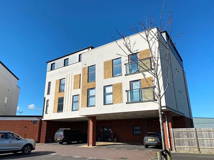 2 Bedroom Flat For Sale In Longacres Way, Longacre House Longacres Way, PO20