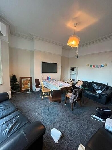 9 Bedroom Semi-Detached House To Rent In Cardigan Road, Leeds, LS6