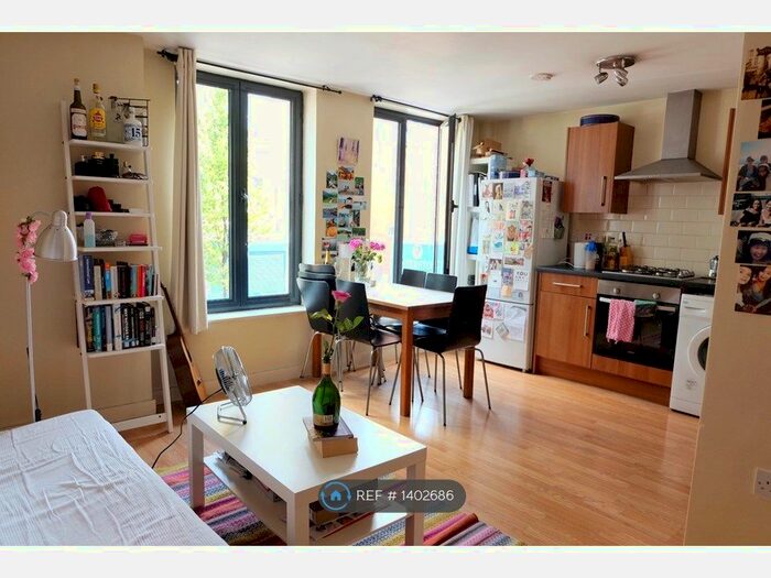 Studio To Rent In Cannon Street Road, London, E1