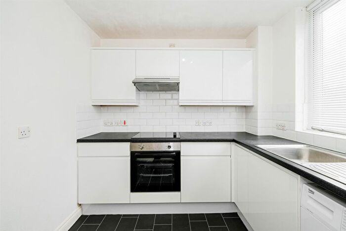 2 Bedroom Flat For Sale In Marlborough Road, Chingford, E4