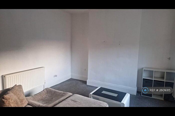 2 Bedroom Flat To Rent In First Floor, Grimsby, DN32