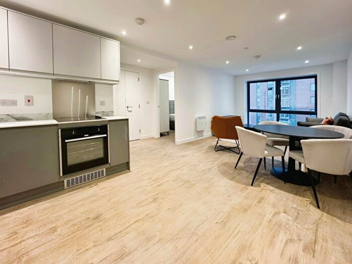 2 Bedroom Apartment To Rent In Phoenix, Saxton Lane, Leeds, LS9