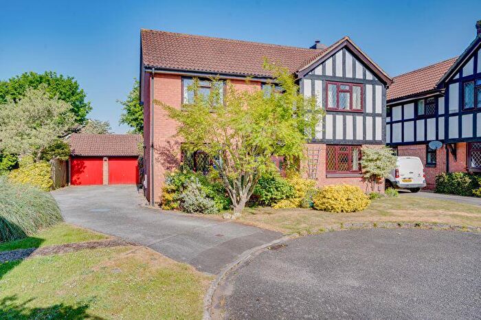 4 Bedroom Detached House For Sale In Gray Close, Southampton, SO31