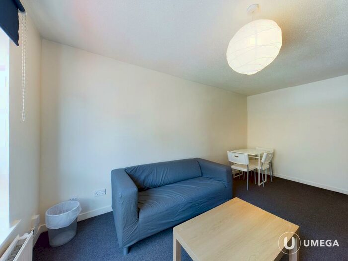 3 Bedroom Flat To Rent In Sienna Gardens, Edinburgh, EH9