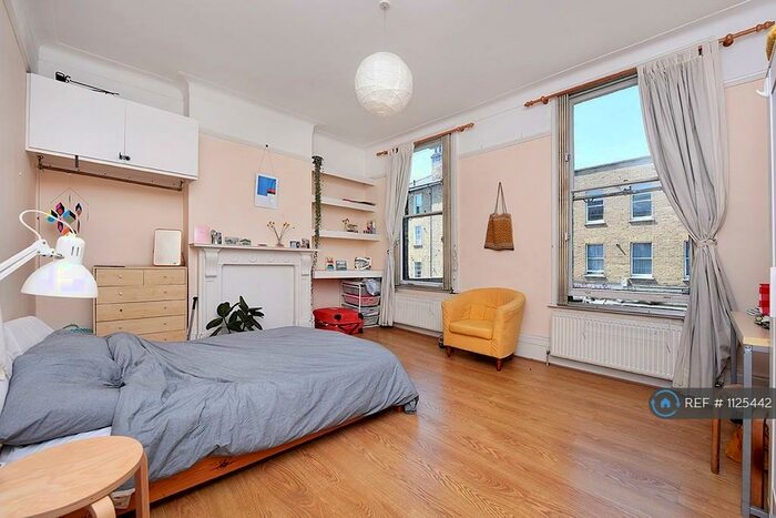 3 Bedroom Flat To Rent In Highbury Park, London, N5