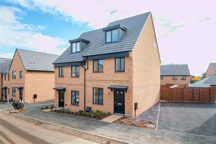3 Bedroom Town House To Rent In Limbrey Drive, Milton Keynes, Olney, MK46