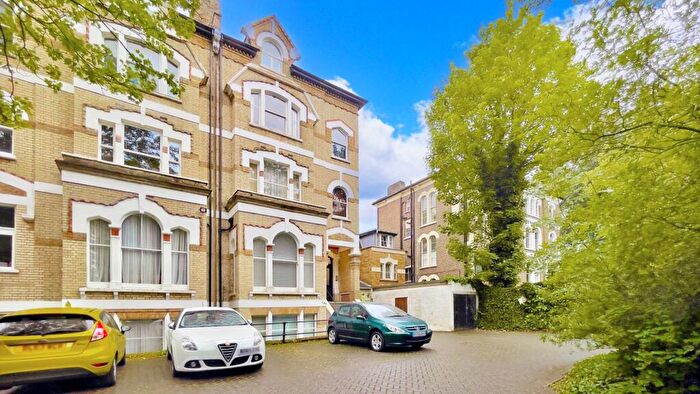 2 Bedroom Flat For Sale In Hornsey Lane, Highgate, N6
