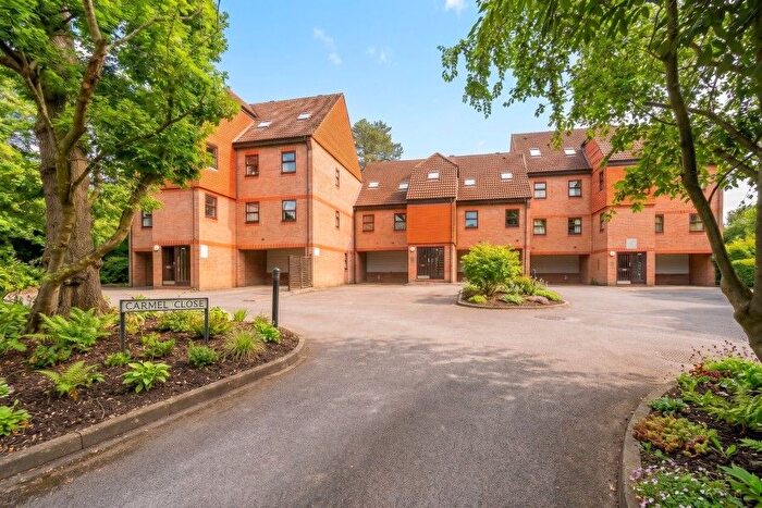 2 Bedroom Flat To Rent In Woking, Surrey, GU22