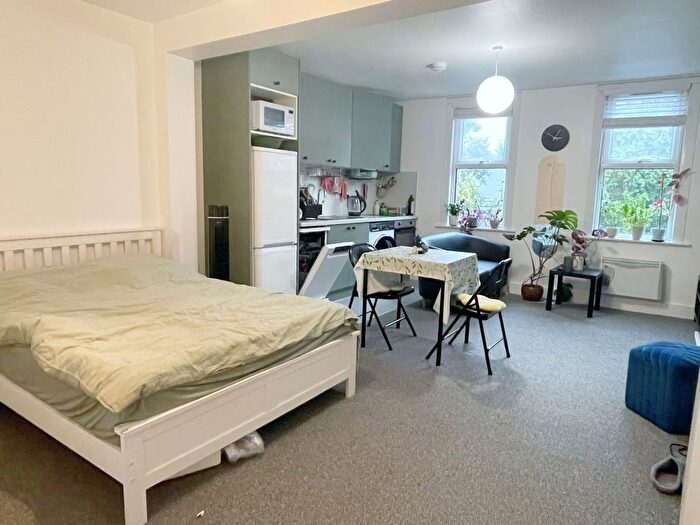 Studio To Rent In Clarence Road, Hackney, E5