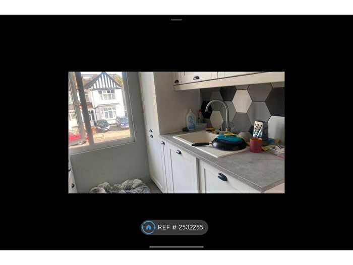 Studio To Rent In Riddons Road, London, SE12