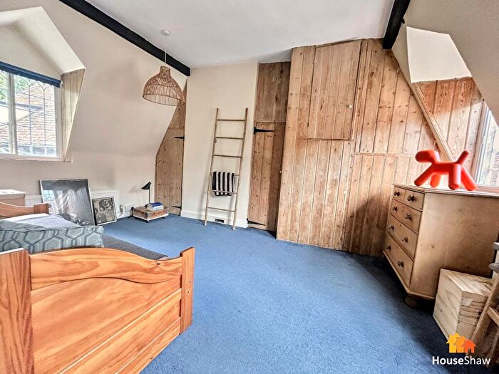 3 Bedroom End Of Terrace House For Sale In Church Street, Chesham, HP5