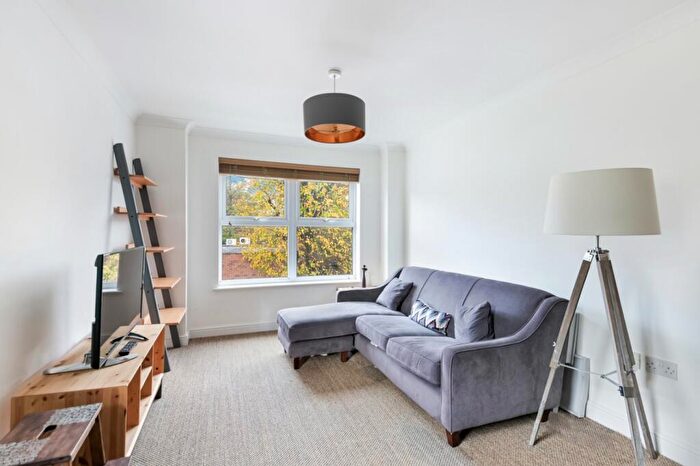 2 Bedroom Apartment For Sale In Ravenscroft Road, Beckenham, BR3