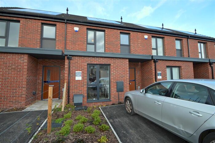 3 Bedroom Property To Rent In Woolton Close, Salford, Manchester, M5