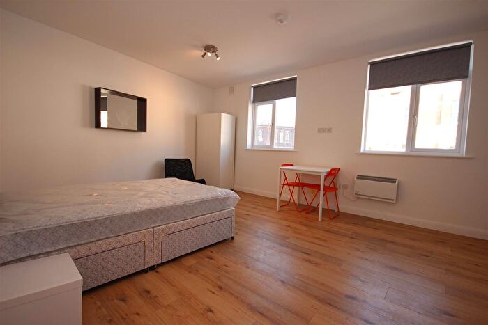 Studio To Rent In High Street, Harlesden, NW10