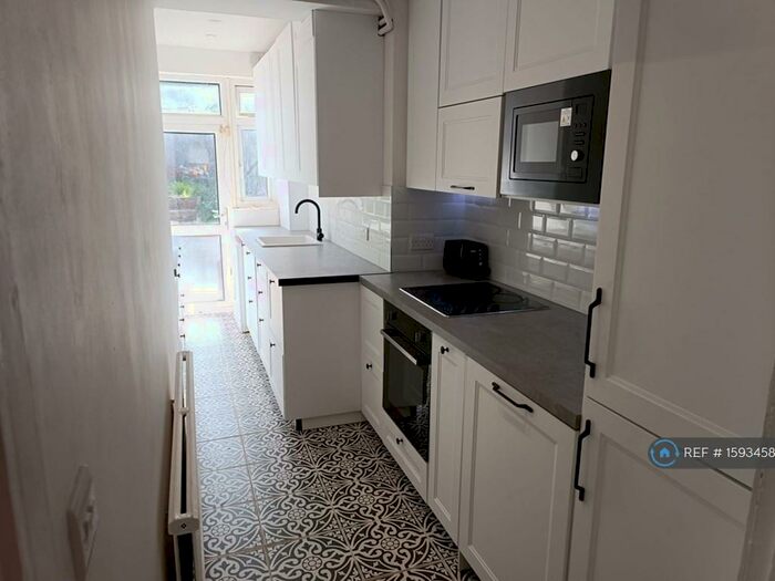 4 Bedroom Terraced House To Rent In The Avenue, Tottenham, N17