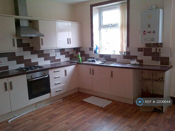 3 Bedroom Terraced House To Rent In Waterbarn Street, Burnley, BB10