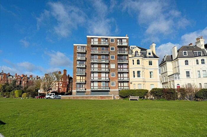 2 Bedroom Flat For Sale In Clifton Crescent, Folkestone, Kent, CT20