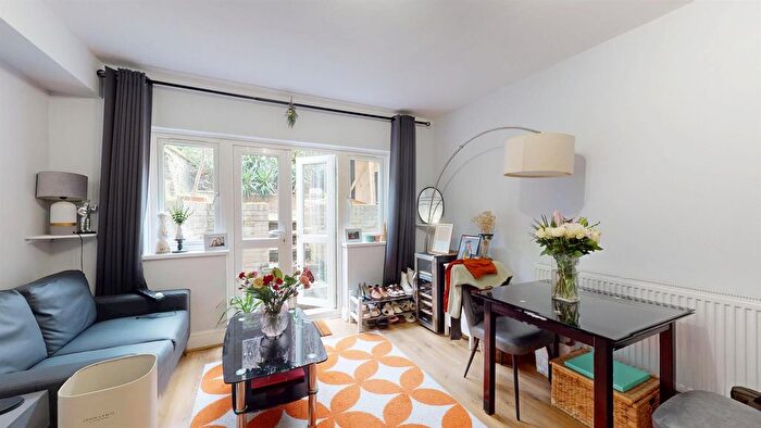 Studio To Rent In Lexham Gardens, London, W8