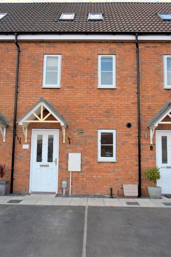 3 Bedroom Terraced House To Rent In Grosvenor Road, Kingswood, Hull, HU7