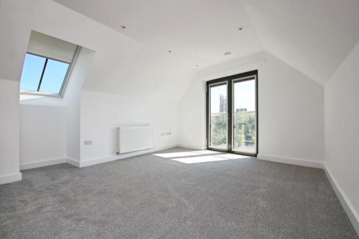 2 Bedroom Flat To Rent In Gaol Ferry Steps, Bristol, BS1