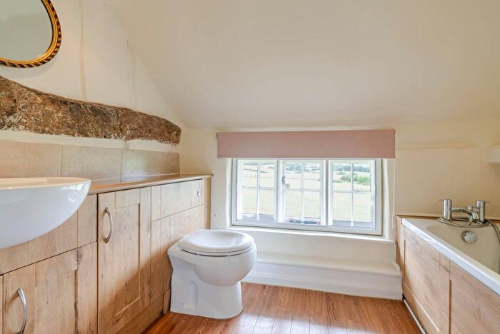 4 Bedroom Detached House For Sale In Manor Road, Oving, HP22